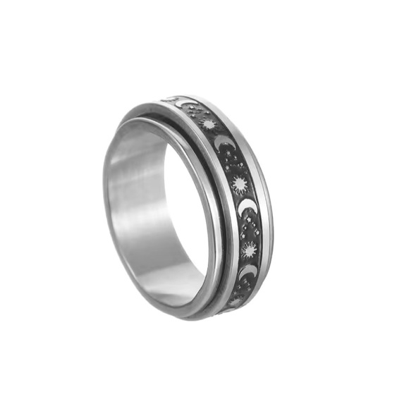 Star and Moon Spinner Ring - Picture 4 of 6